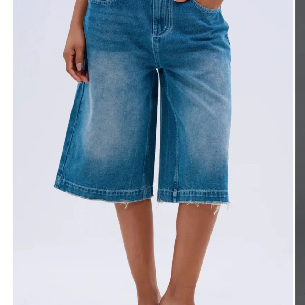 **NEW** Akira Label Literal Perfection Denim Shorts - Picture 1 of 5